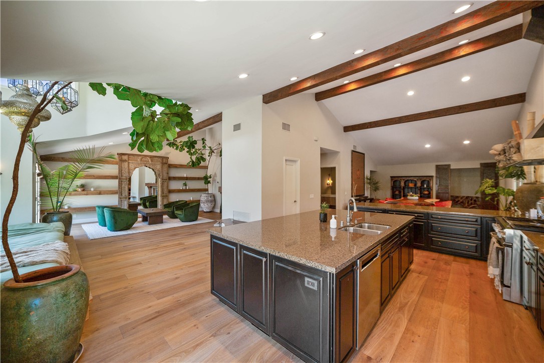 6718 Via De La Reina