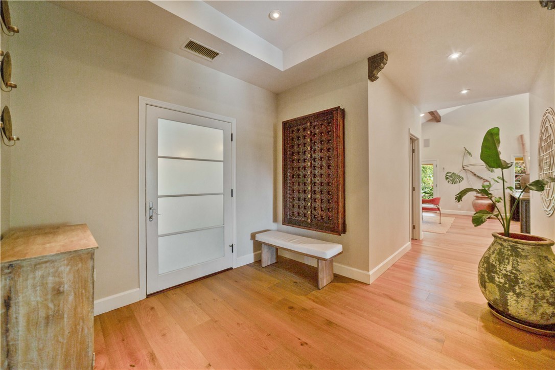 6718 Via De La Reina