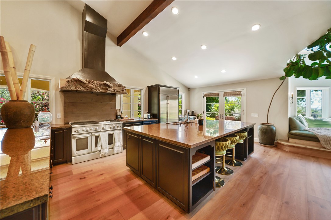 6718 Via De La Reina