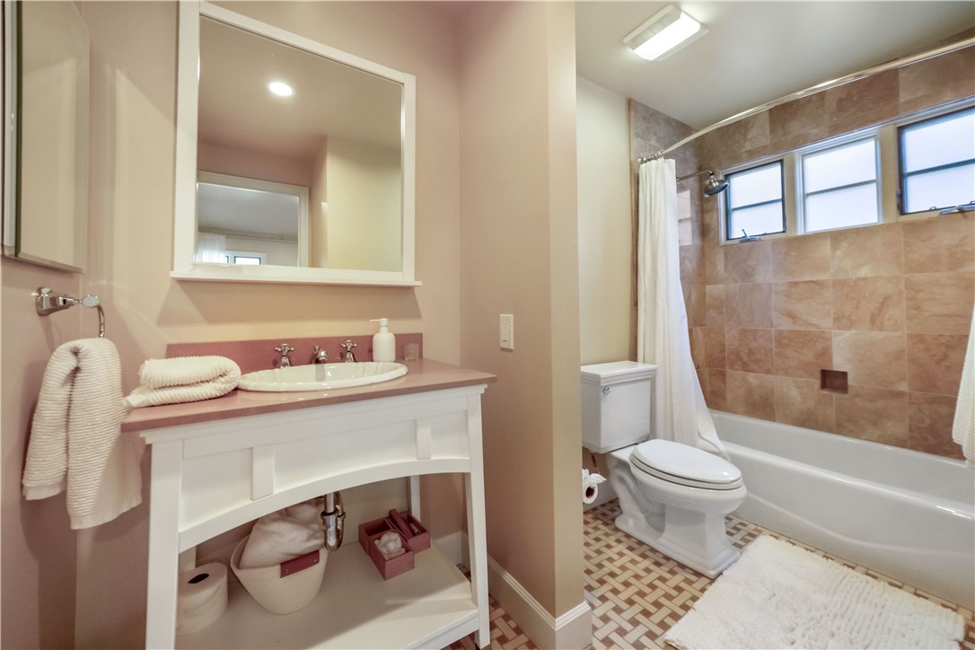 6718 Via De La Reina