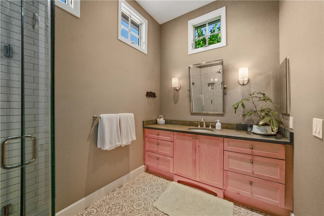 6718 Via De La Reina