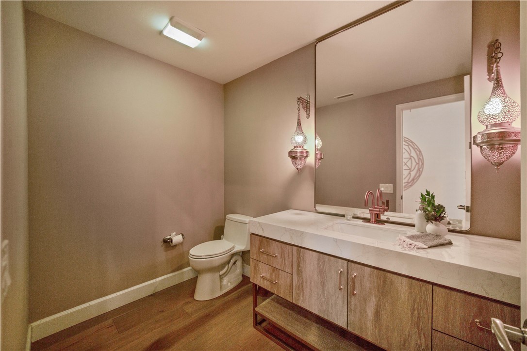 6718 Via De La Reina