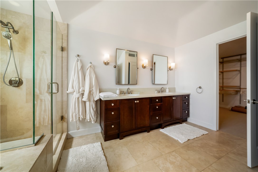 6718 Via De La Reina