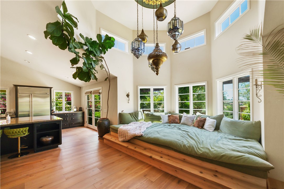 6718 Via De La Reina