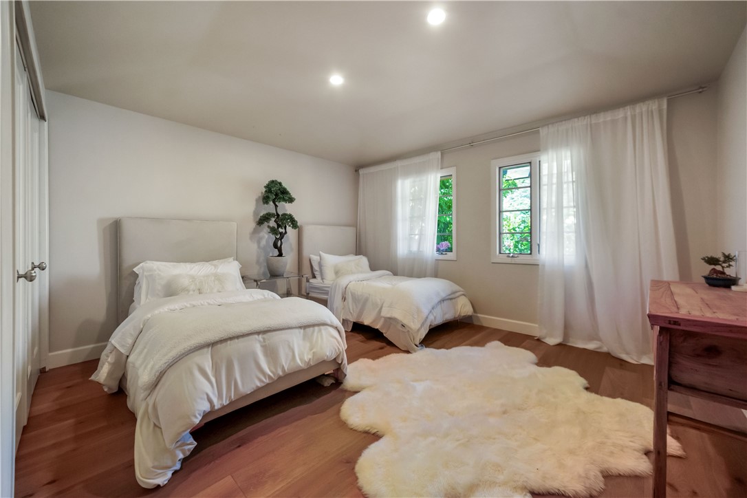 6718 Via De La Reina