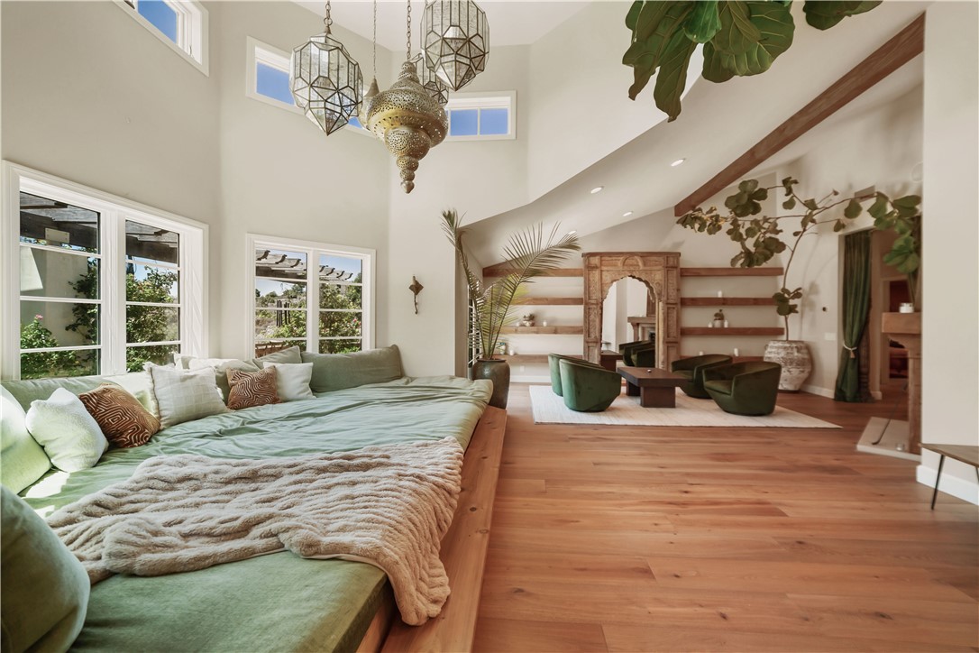 6718 Via De La Reina