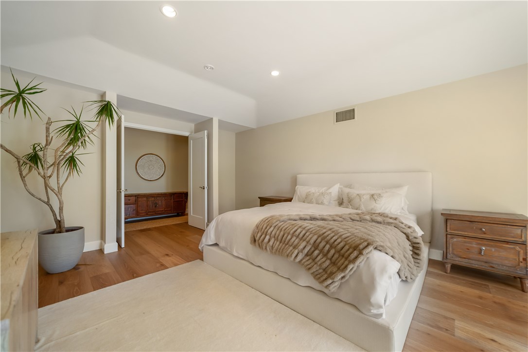 6718 Via De La Reina