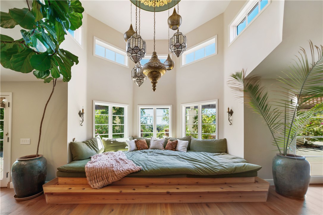 6718 Via De La Reina