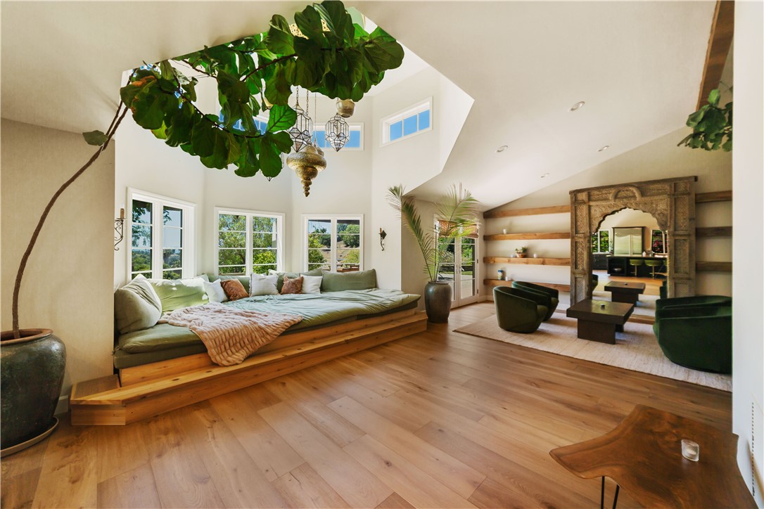 6718 Via De La Reina