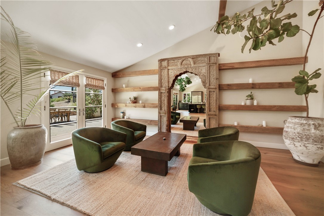 6718 Via De La Reina