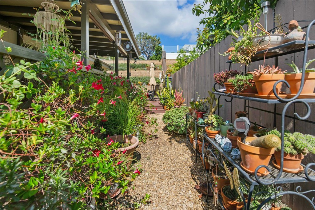 1720 Toyon Glen