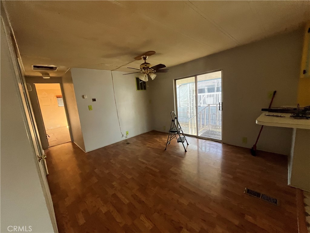 2907 South Santa Fe Avenue 80