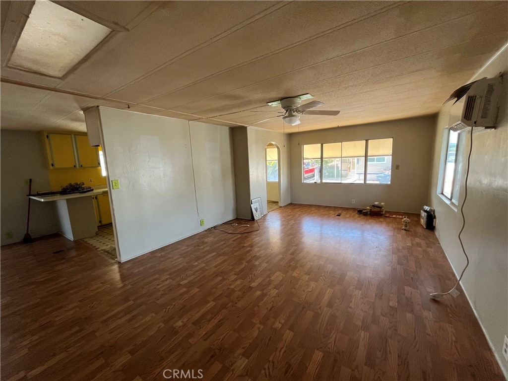 2907 South Santa Fe Avenue 80