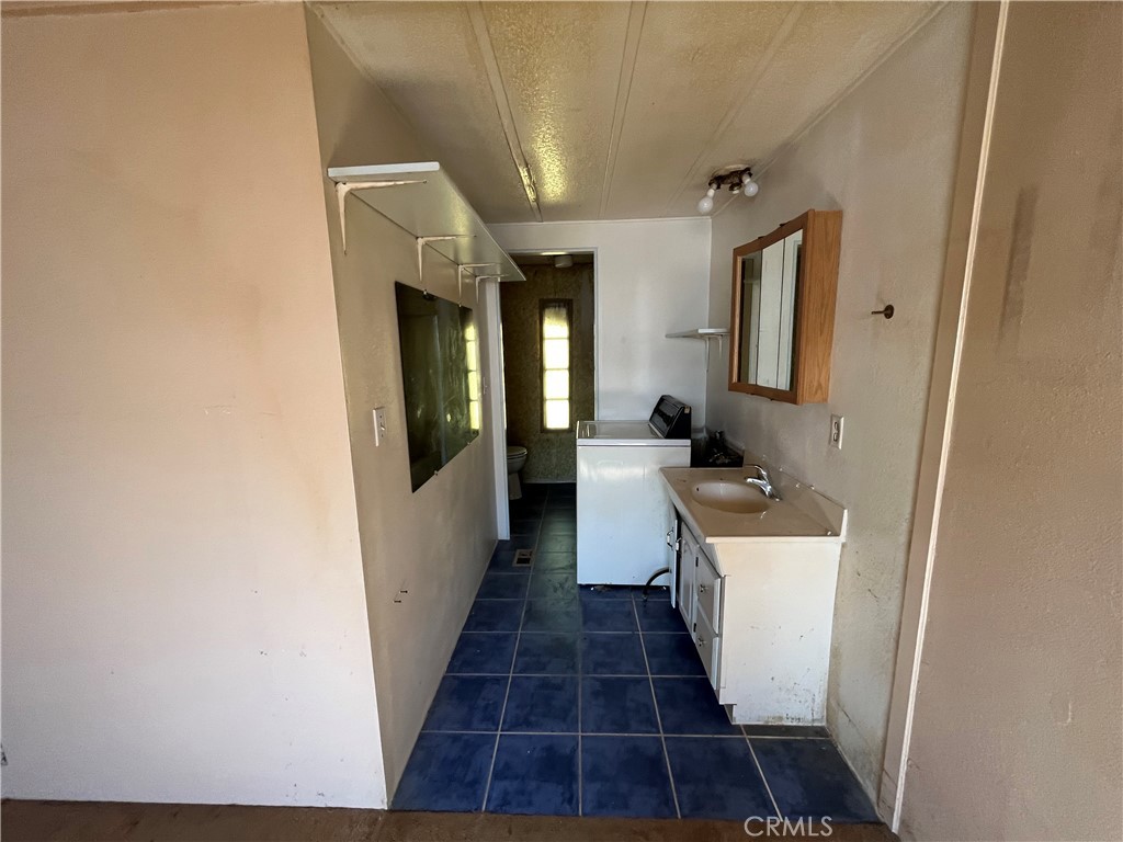 2907 South Santa Fe Avenue 80