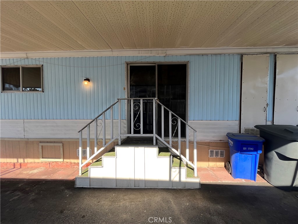 2907 South Santa Fe Avenue 80