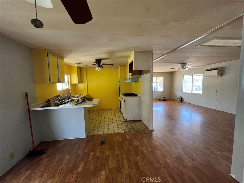 2907 South Santa Fe Avenue 80