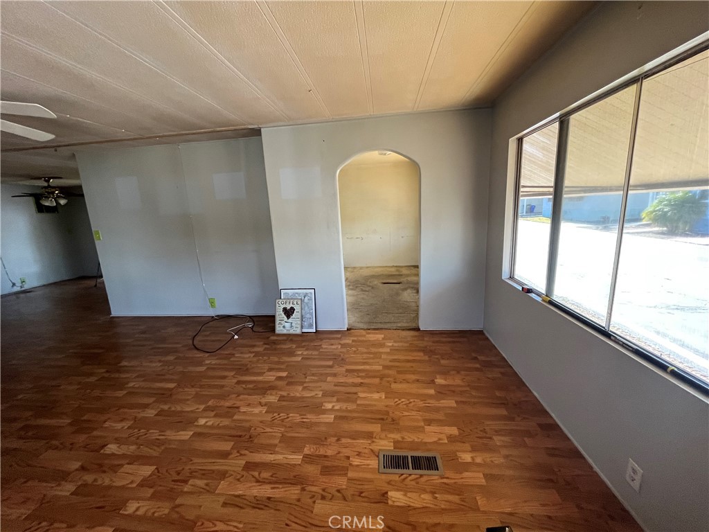 2907 South Santa Fe Avenue 80