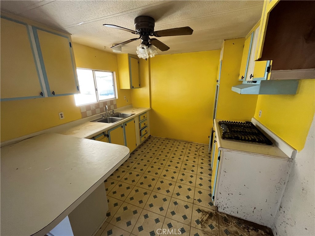 2907 South Santa Fe Avenue 80