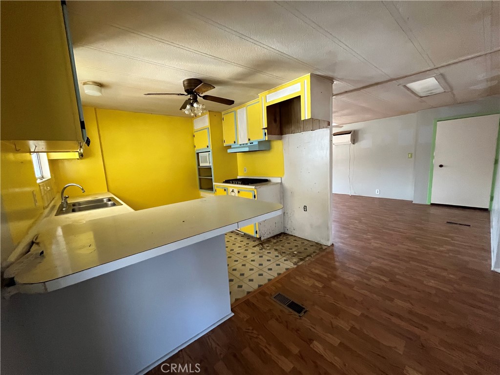 2907 South Santa Fe Avenue 80