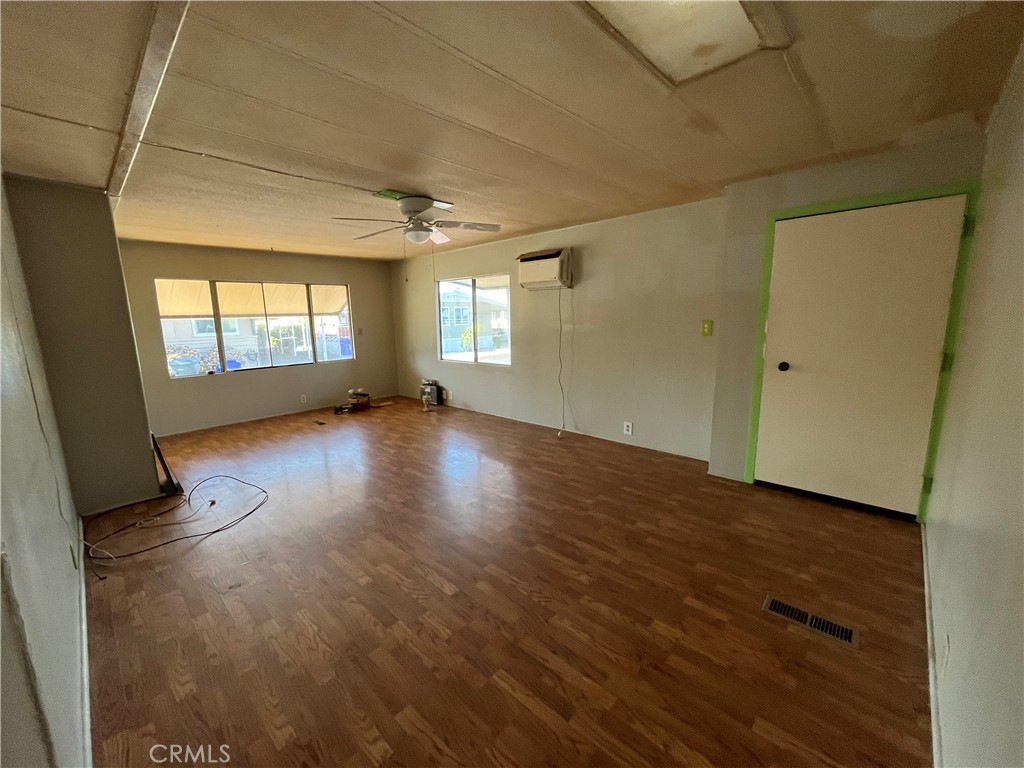 2907 South Santa Fe Avenue 80