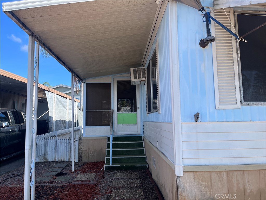 2907 South Santa Fe Avenue 80