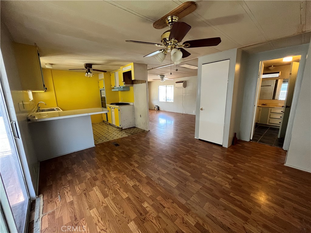 2907 South Santa Fe Avenue 80