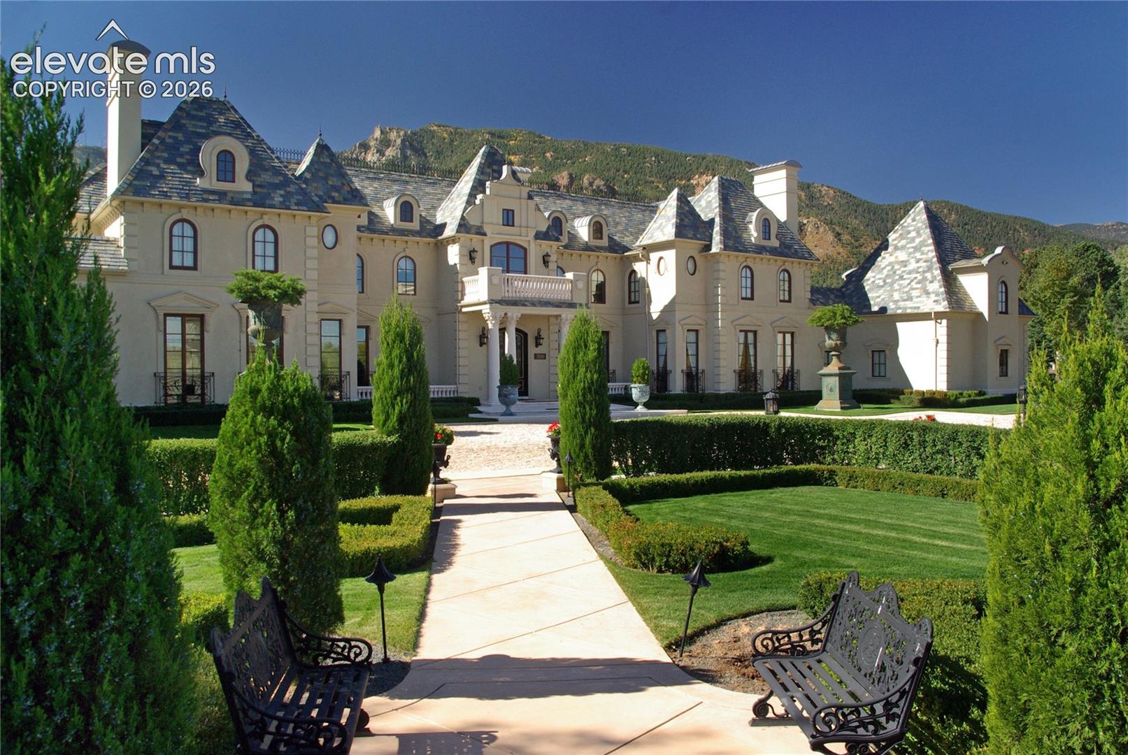 3590 Maison View