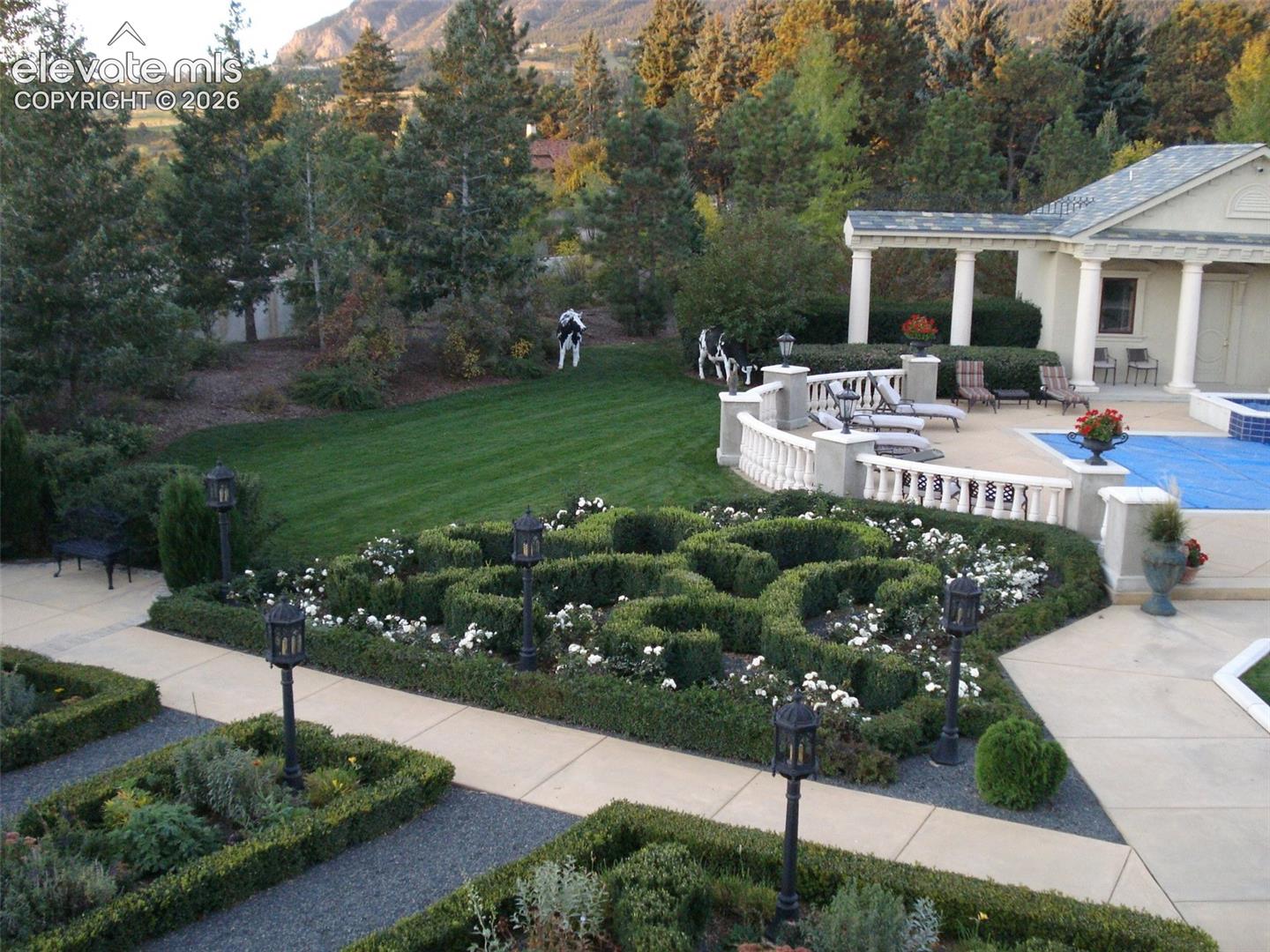 3590 Maison View