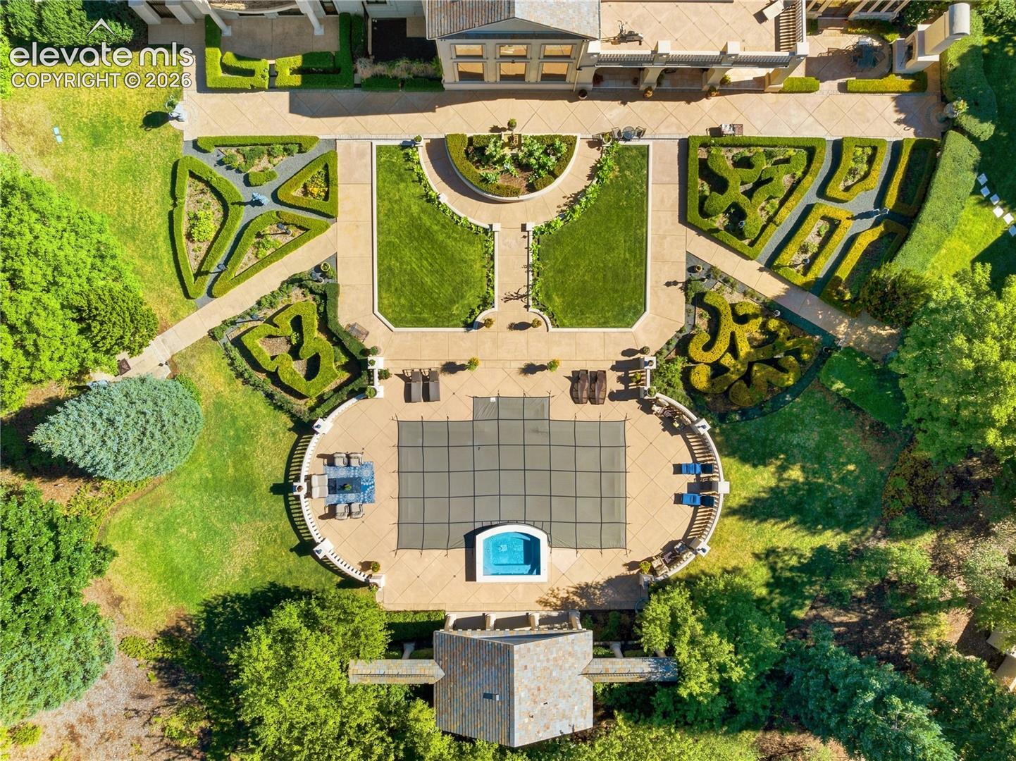 3590 Maison View