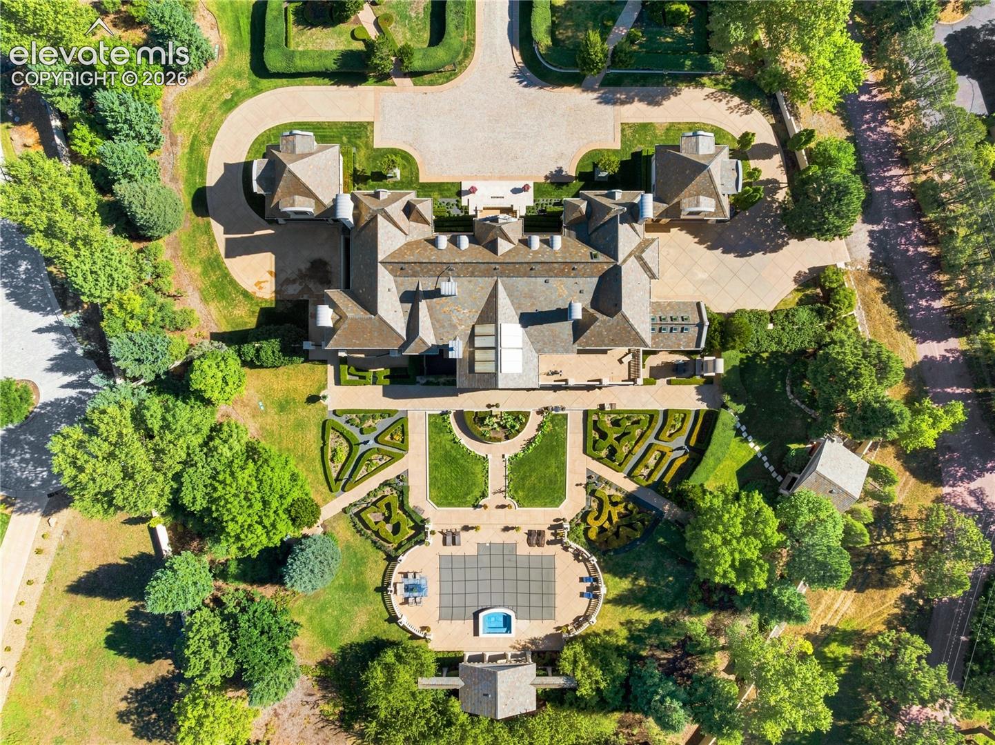 3590 Maison View