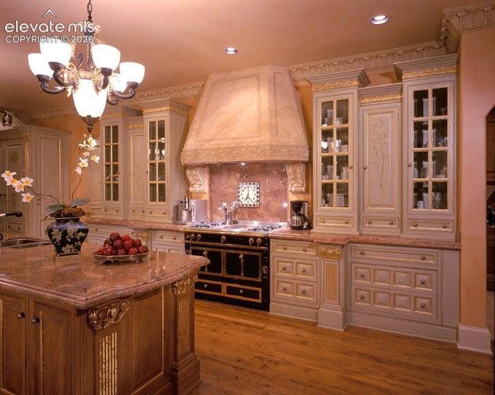 3590 Maison View