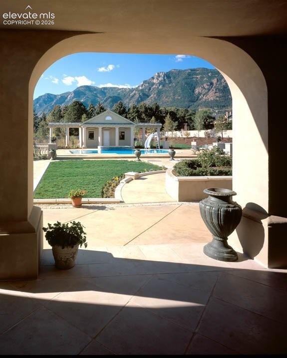 3590 Maison View