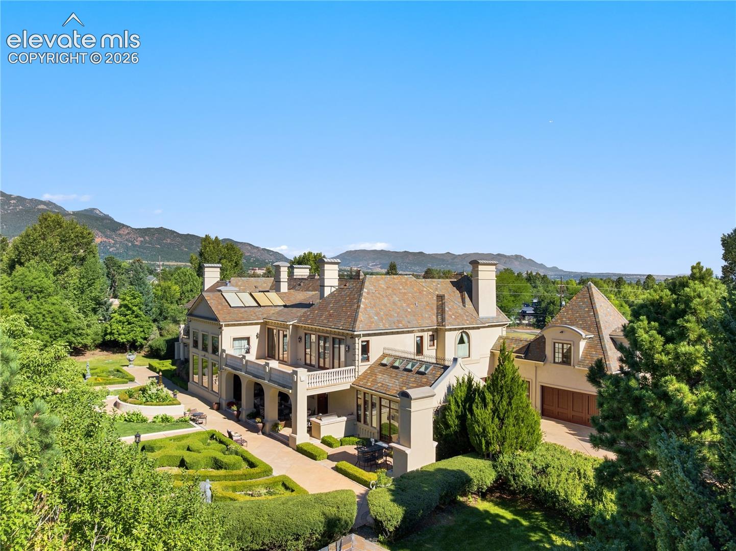3590 Maison View