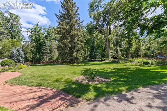 9 Broadmoor Avenue