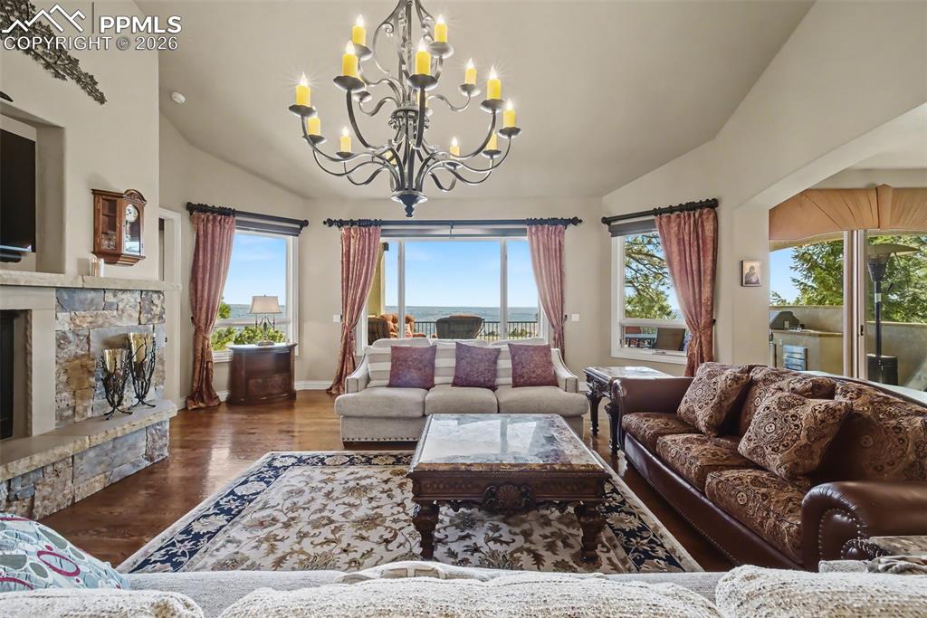 1095 High Lake View
