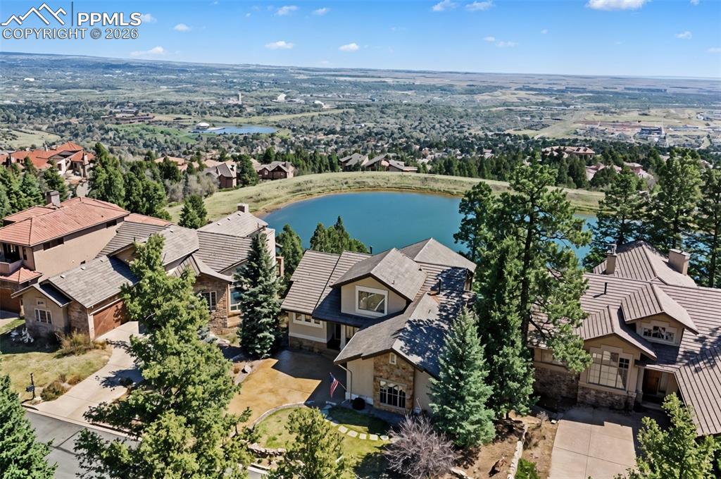 1095 High Lake View
