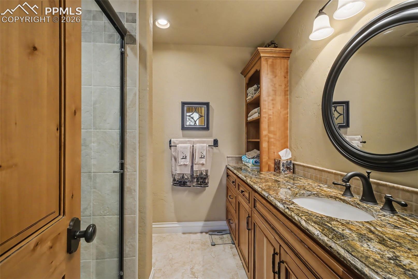 1095 High Lake View