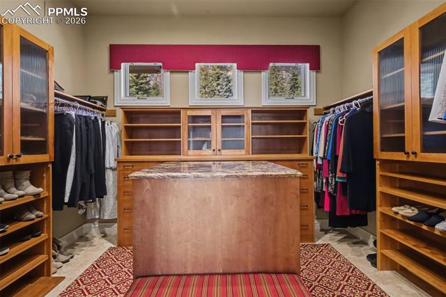 1095 High Lake View