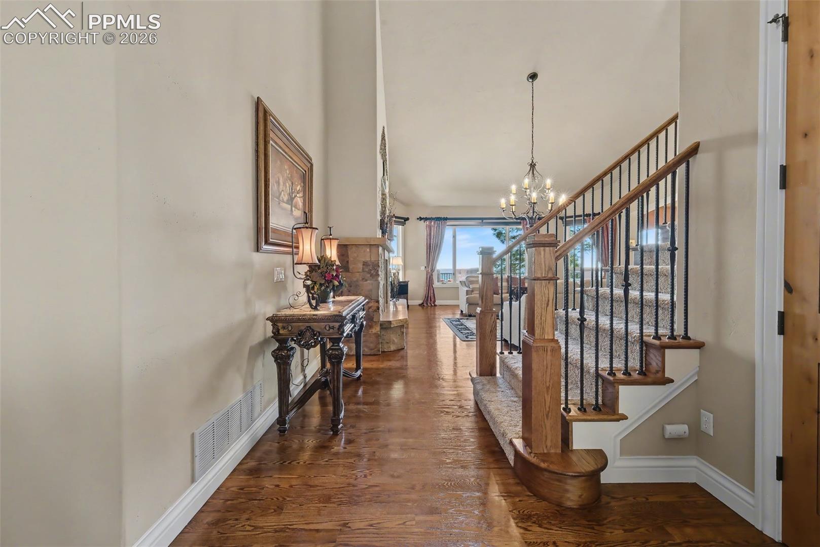 1095 High Lake View