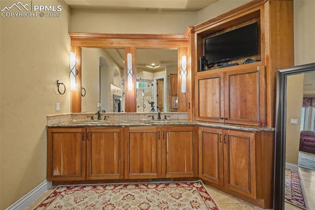 1095 High Lake View