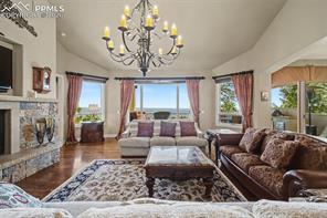 1095 High Lake View