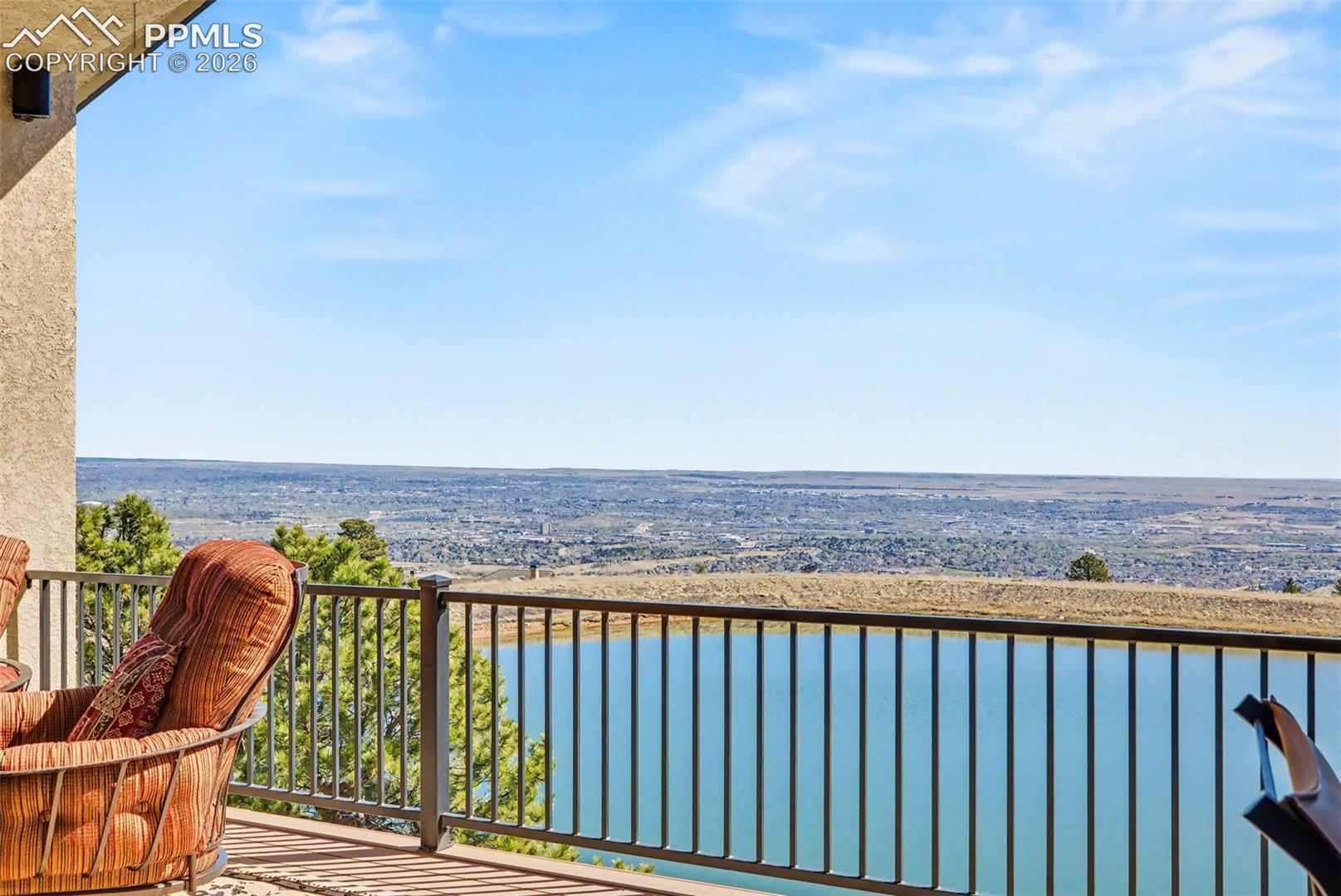 1095 High Lake View
