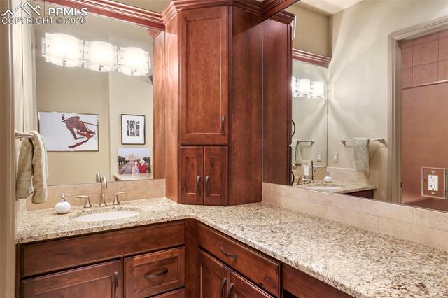 2854 Stratton Forest Heights