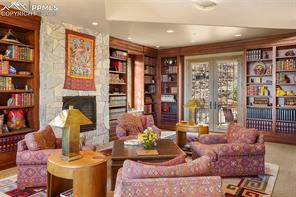 2854 Stratton Forest Heights