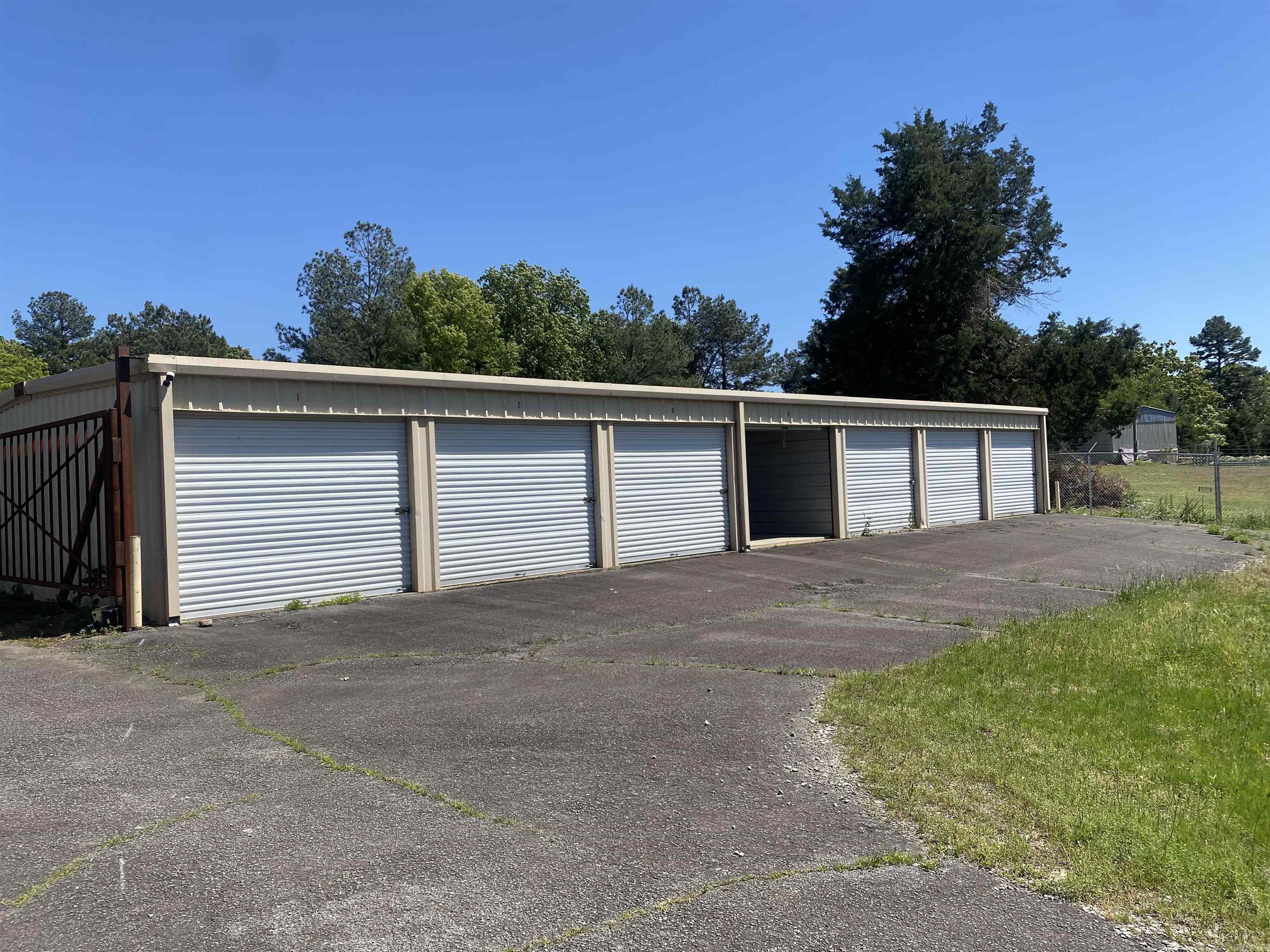 2096 N Hwy 16 Highway