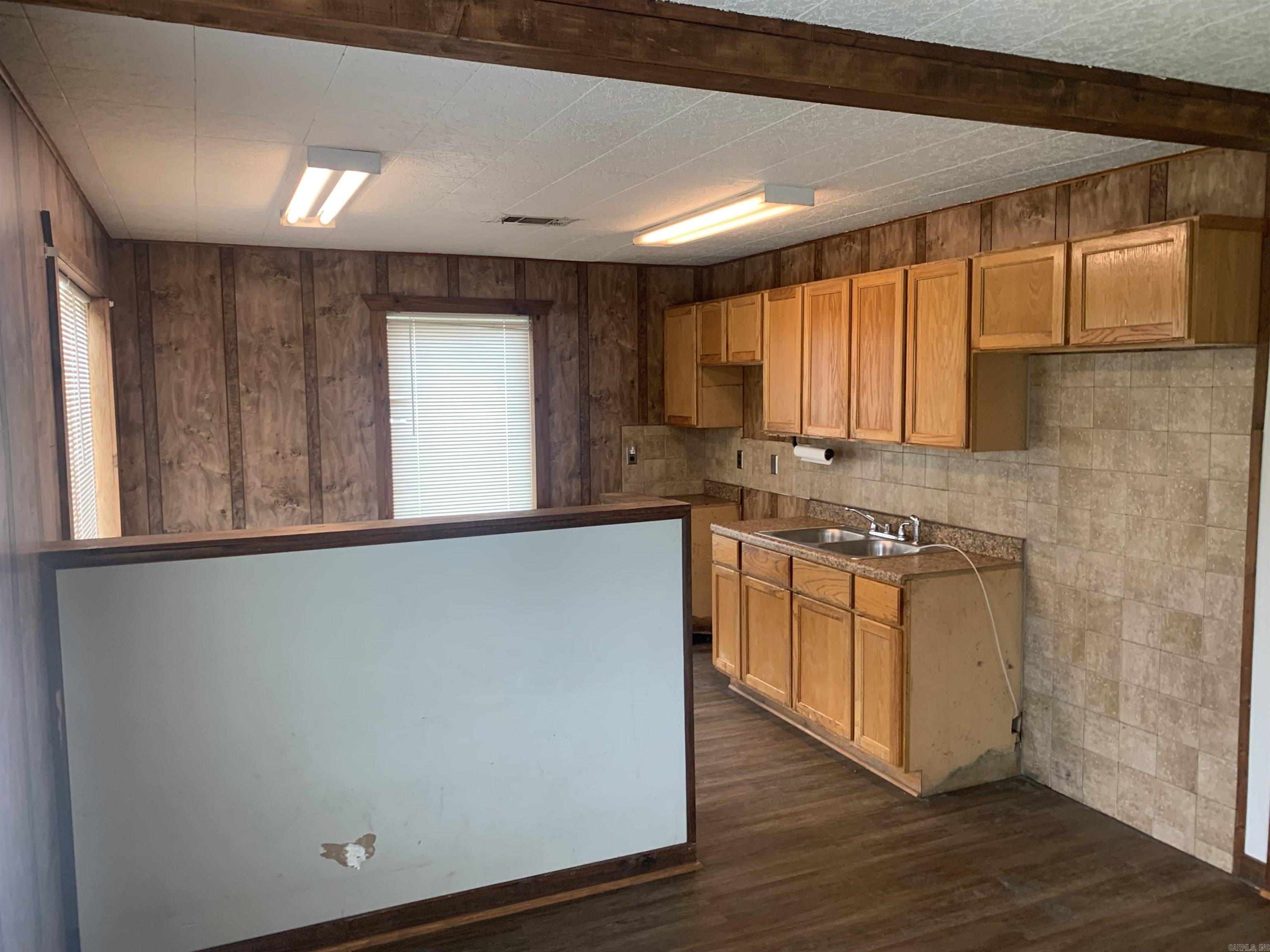 2096 N Hwy 16 Highway