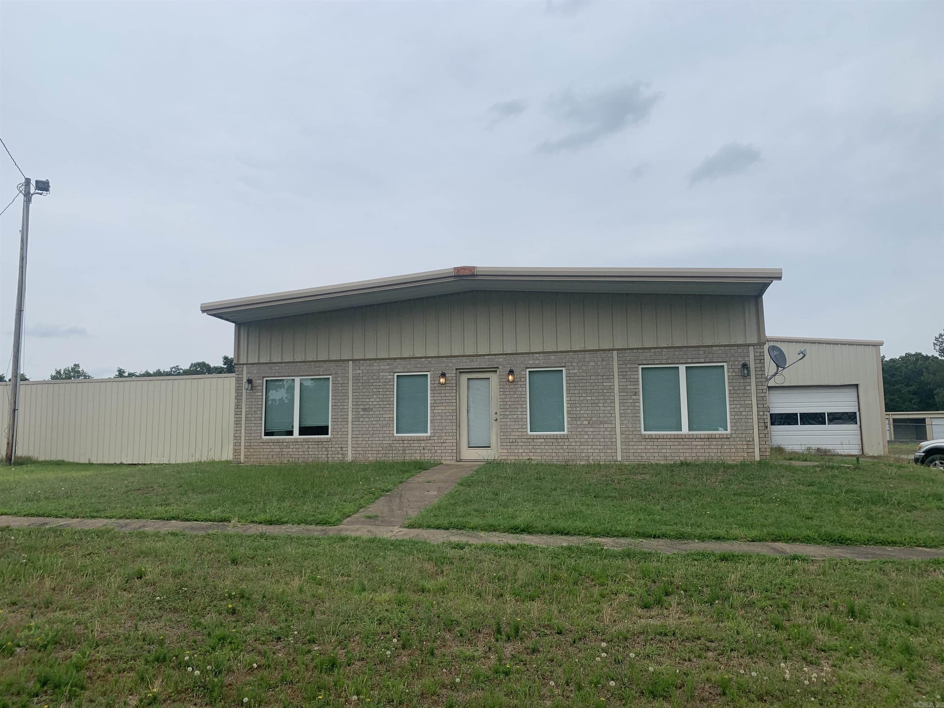 2096 N Hwy 16 Highway