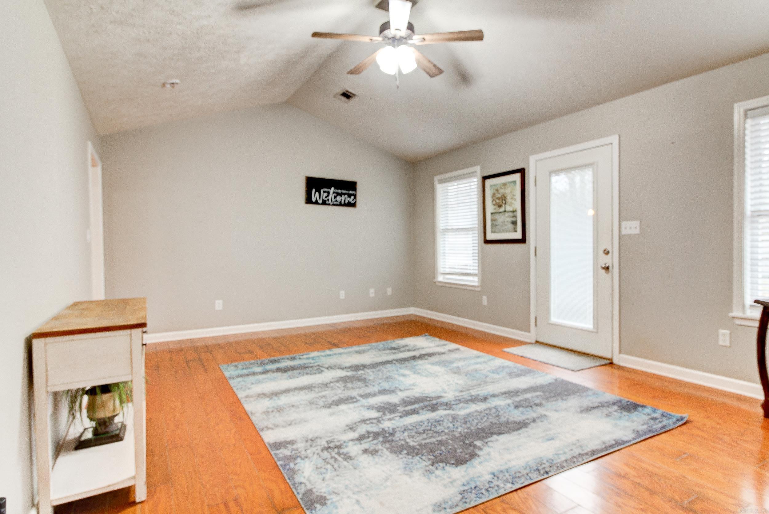 104 Meadowview Cir Circle