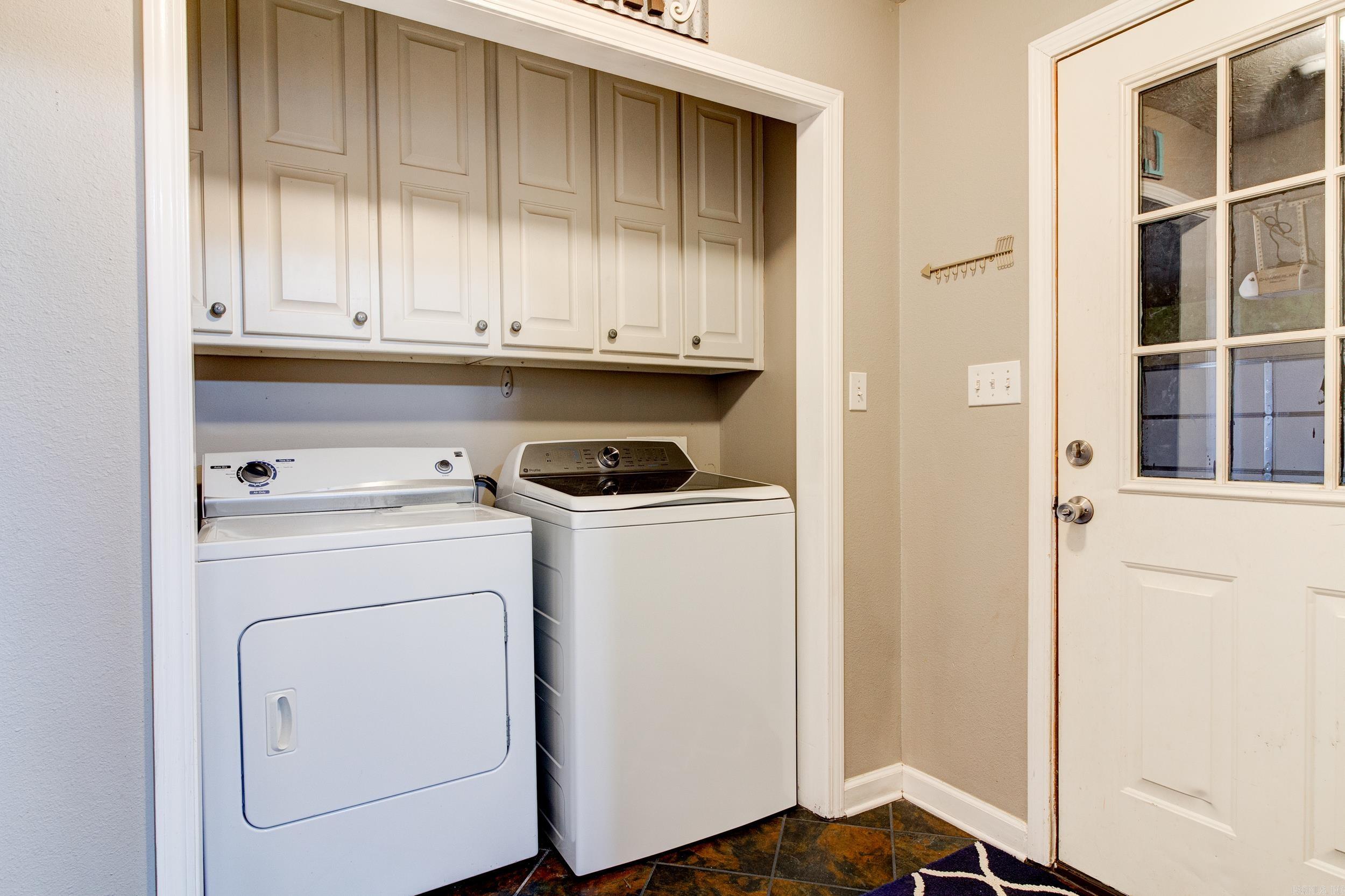 104 Meadowview Cir Circle