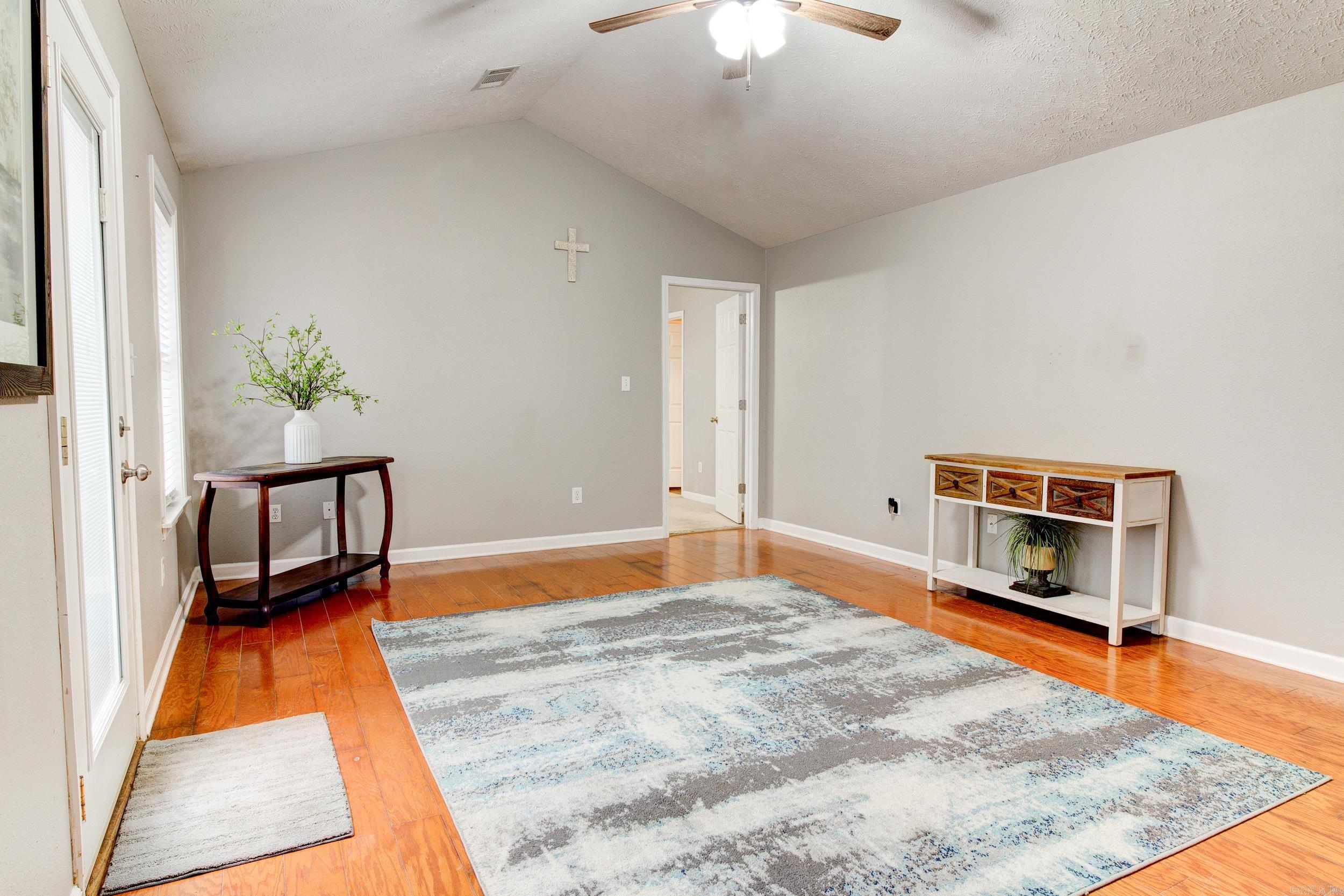 104 Meadowview Cir Circle